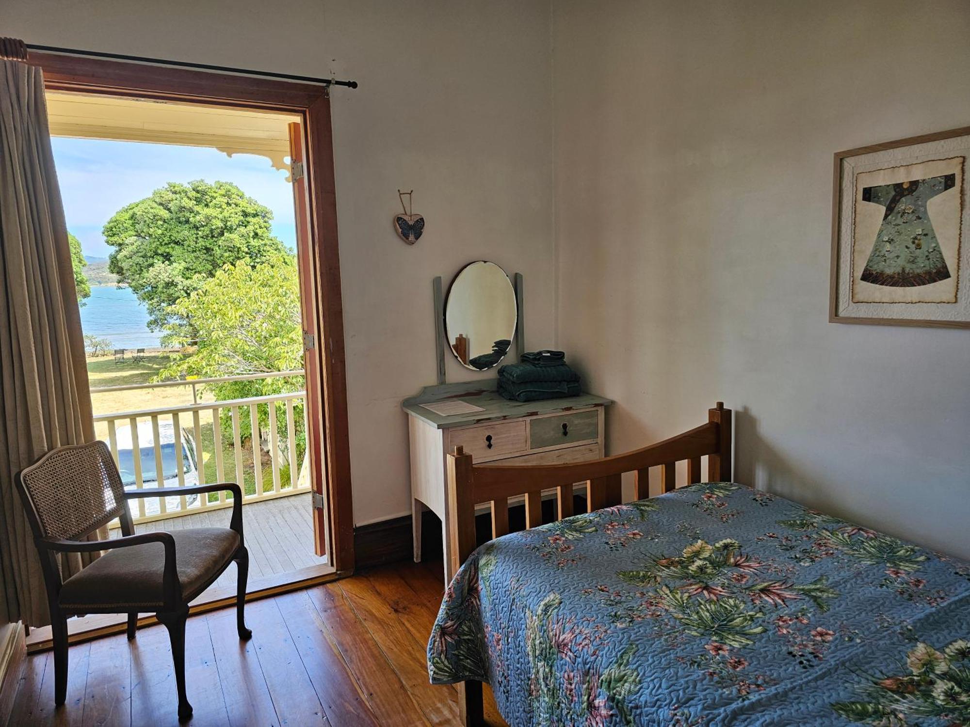 Brony'S Beachfront-Short And Long Term Stays Porirua Buitenkant foto