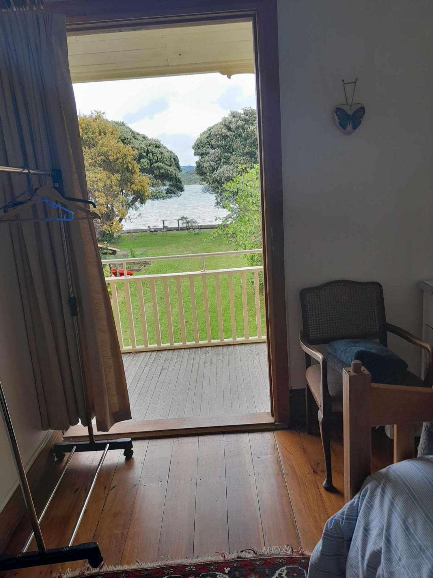 Brony'S Beachfront-Short And Long Term Stays Porirua Buitenkant foto