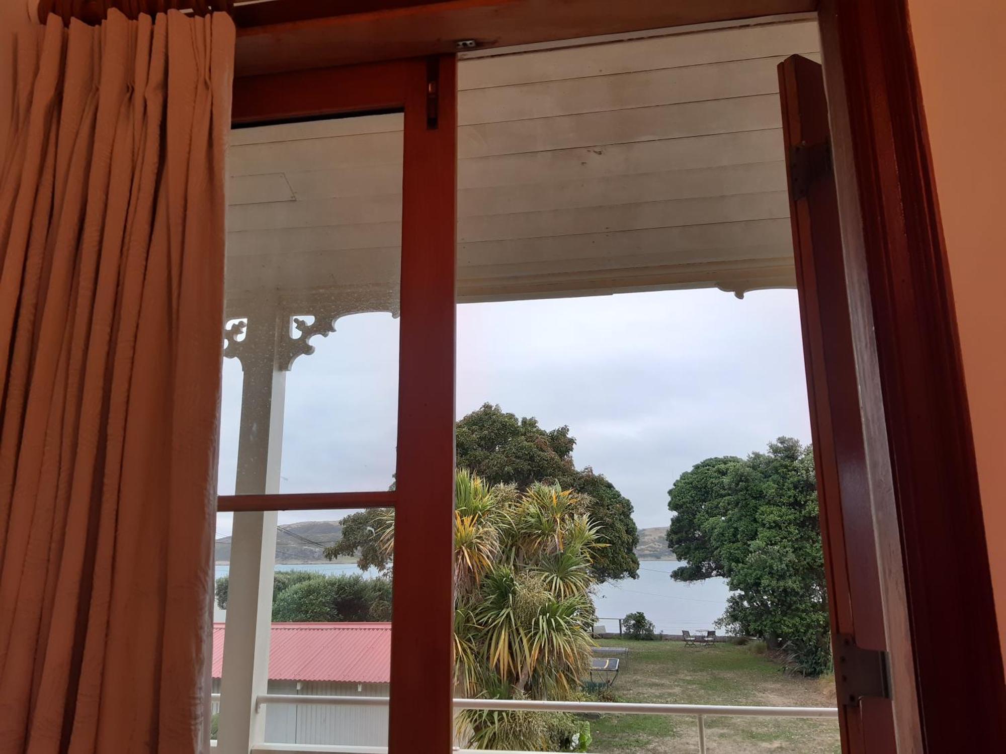 Brony'S Beachfront-Short And Long Term Stays Porirua Buitenkant foto