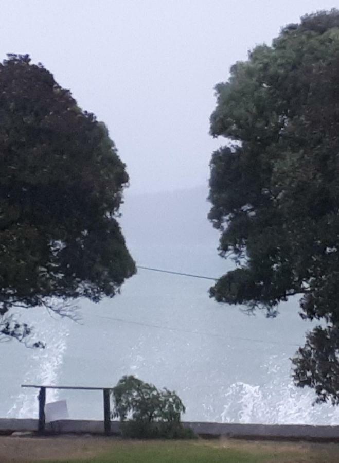 Brony'S Beachfront-Short And Long Term Stays Porirua Buitenkant foto